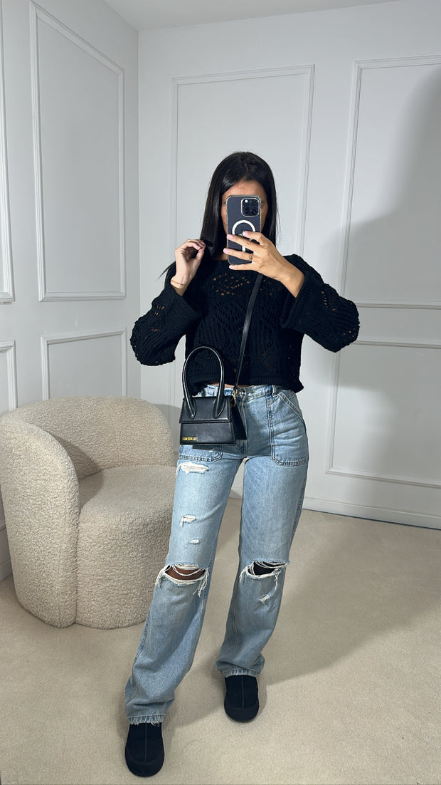 Pull trou [ noir ]